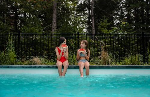 Fiddler Lake Resort Ski Chalet | Chalet Red Deer Spa at Fiddler Lake