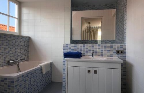 Broek Bed & Breakfast | Chalet Royal