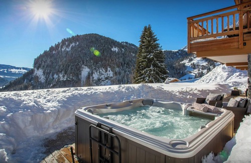 La Giettaz Ski Chalet | Chalet Sabaroc - modern ski base for 10, hot tub & views - OVO Network