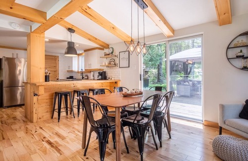Orford Ski Chalet | Chalet Scandinavian, Turn Key Amenities + Pet Friendly + Dedicated Workspace with Hi Speed WiF