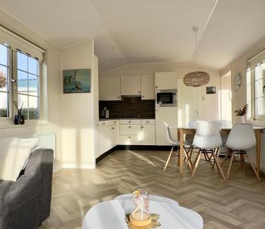 Groot Valkenisse Ski Chalet | Chalet Sirun Strandcamping Valkenisse, Biggekerke