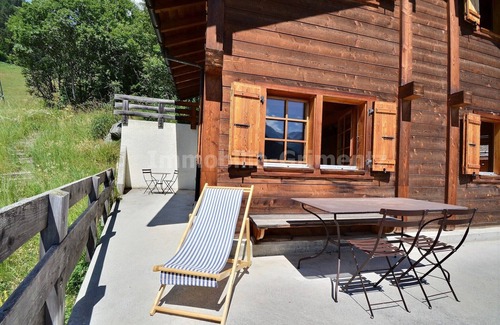 Grimentz Ski Chalet | Chalet ski in - ski out on 3 levels for 8 people, living room with wood-burner, kitchen area with di