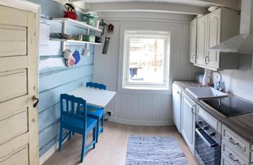 Lyngdal Ski Chalet | Chalet Solskinn - SOW037 by Interhome