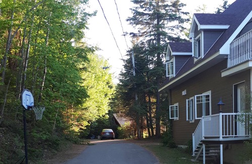 Saint-Jean-de-Matha Ski Chalet | Chalet St-jean de Matha Waterfront Navigable