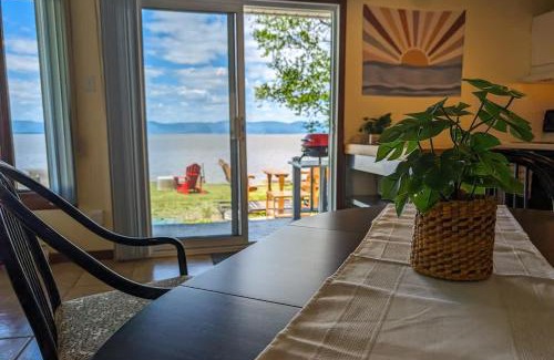 Cap-Saint-Ignace Ski Chalet | Chalet Studio #1 Waterfront with Spa Fireplace & Wifi