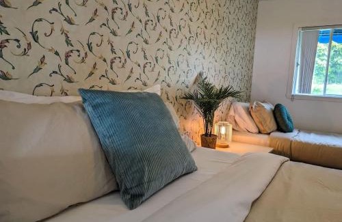 Cap-Saint-Ignace Ski Chalet | Chalet Studio #5 Waterfront with Spa Fireplace & Wifi