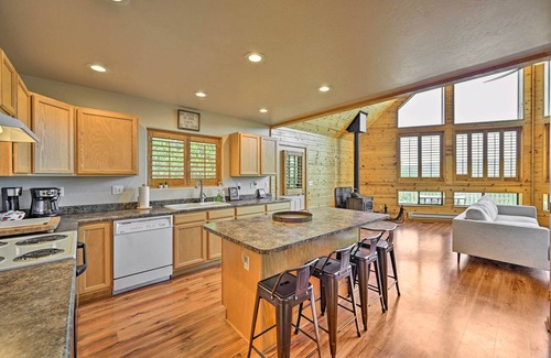 Strawberry Cabin | Chalet-Style Pine Cabin w/Wraparound Deck & Views