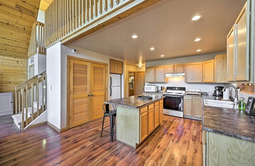 Strawberry Cabin | Chalet-Style Pine Cabin w/Wraparound Deck & Views