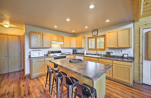 Strawberry Cabin | Chalet-Style Pine Cabin w/Wraparound Deck & Views