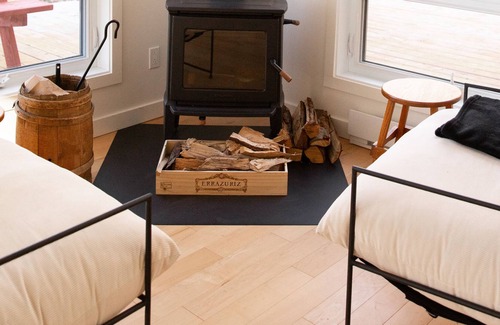 Bolton-Est Ski Chalet | Chalet Style Scandinave en Estrie Avec spa et Accès au lac !