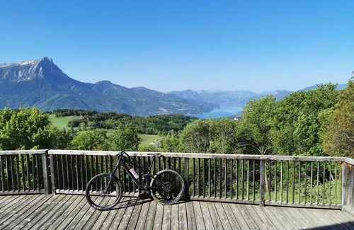 Puy-Saint-Eusebe Ski Chalet | Chalet sur les Hauteurs du lac de Serre Ponçon Avec vue Panoramique