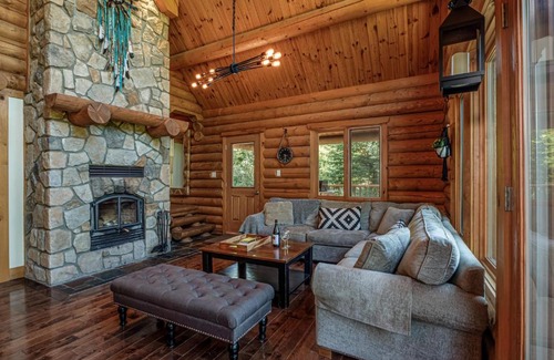 Labelle Ski Chalet | Chalet Tarzan - Spa, Nature & Near MontTremblant