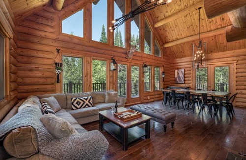 Labelle Ski Chalet | Chalet Tarzan - Spa, Nature & Near MontTremblant