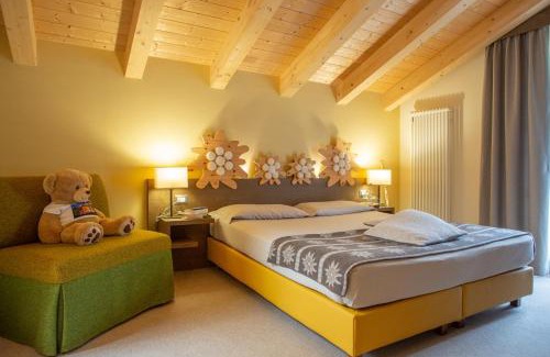 Tuenno Hotel | Chalet Tovel - Mountain Lake