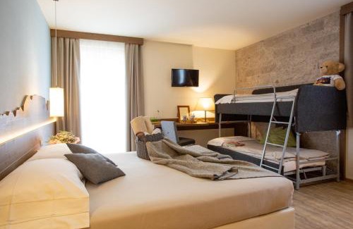 Tuenno Hotel | Chalet Tovel - Mountain Lake