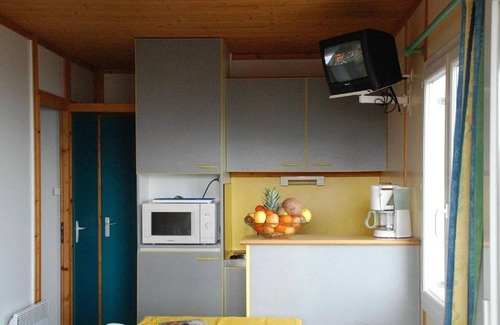 Blavignac Ski Chalet | Chalet "Tulipe Pour 6 - Prix Semaine" with Mountain View, Shared Pool & Wi-Fi