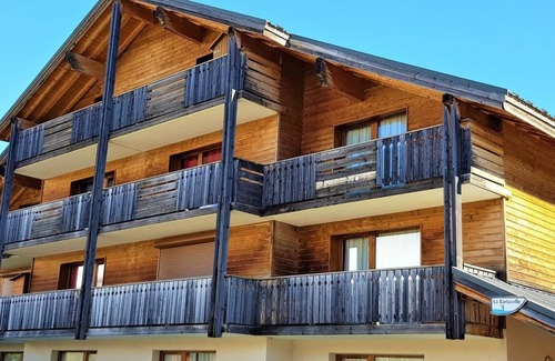 La Joue du Loup Ski Chalet | Chalet, view mountain, swimming pool, terrace, parking, tv, ski locker, 55m², La Joue du Loup