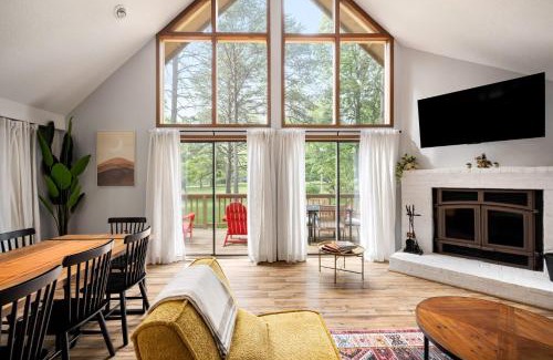The Woods Ski Chalet | Chalet w Hot Tub Deck Fire Pit Wifi Resort Fun