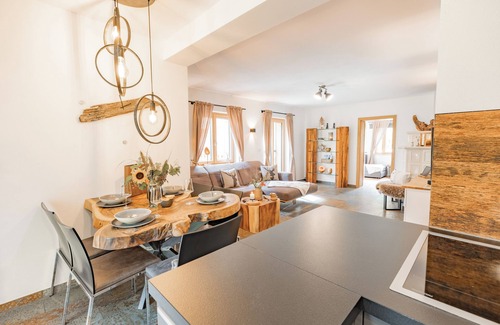 Heiligenblut Apartment | Chalet Waldhäusl: Luxury with Sauna, Whirlpool & Mountain Views for 6 Guests