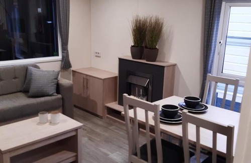 Grijpskerke Ski Chalet | Chalet Weizicht op minicamping Hoogelande