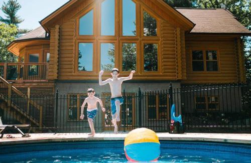 Fiddler Lake Resort Ski Chalet | Chalet White Wolf SPA at Fiddler's Lake