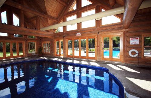 Fiddler Lake Resort Ski Chalet | Chalet White Wolf SPA at Fiddler's Lake