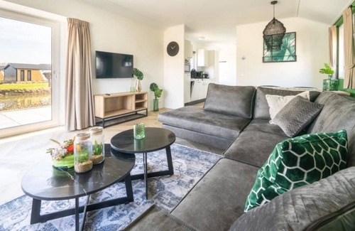 Kerkdriel Ski Chalet | Chalet with 2 bedrooms and a terrace