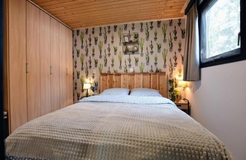 Garderen Ski Chalet | Chalet with balcony in Veluwe, cleaning included