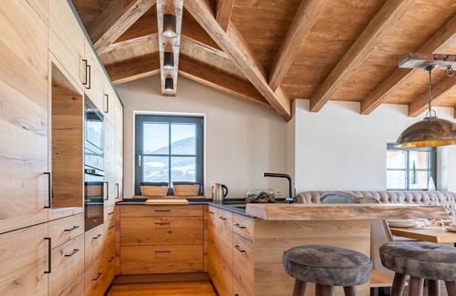 Lengdorf House | Chalet with e-fireplace and mountain views