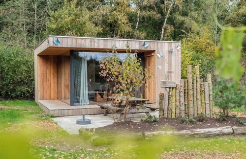 Otterlo House | Chalet with living room/bedroom, 1 bathroom and aircon