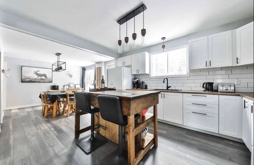 Chertsey Ski Chalet | Chalet with waterfront, Spa and magnificent view of a regional park