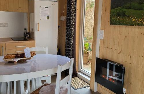 Pont-du-Chateau House | Chalet zen avec son jacuzzi et jardin