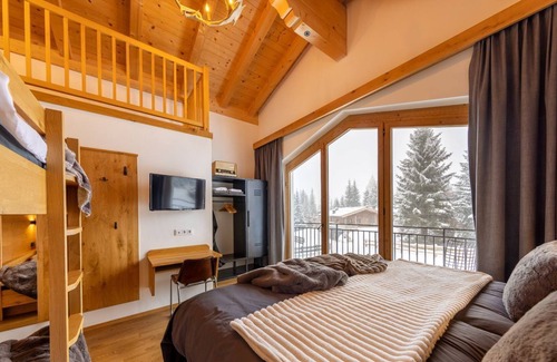 Hochkrimml Ski Chalet | Chalet 'Zillertal Arena 2' with Mountain View, Shared Garden and Wi-Fi