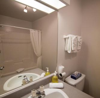 L'Anse-Saint-Jean Ski Chalet | Chalets Condos sur le Fjord