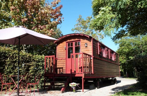 Lussan RV Rental | Chalets des Mousquetaires