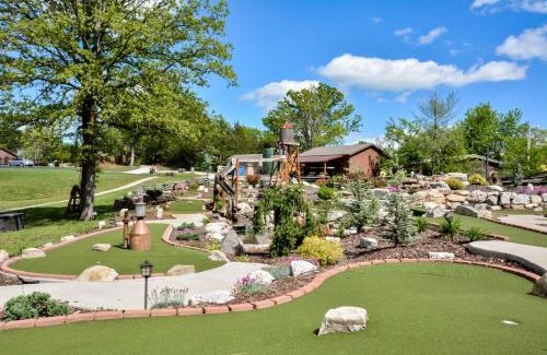 Lampe House | Chalets Resort Lakefront Cottage Free Amenities Amazing views Kayaks 2 Pools