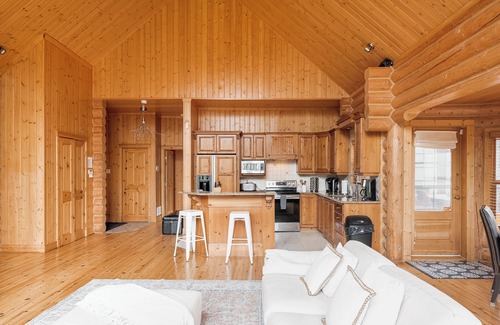 Fiddler Lake Resort Ski Chalet | ChaletsOasis Deer 59 - Resort amenities -Pools, Lake, Tennis-