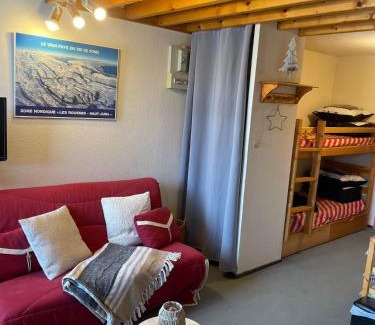 Premanon Apartment | Chaleureux studio montagnard avec balcon 2402