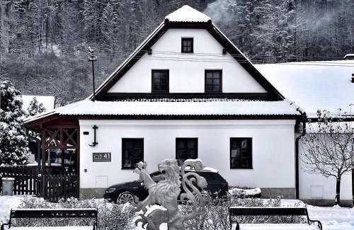 Svojanov House | Chaloupka pod hradem