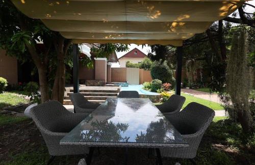 Su Thep Villa | Chamber’ 64 private pool villa