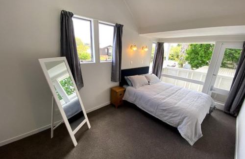 Manly House | Chamberlain House - 3 bedroom house by Manly beach