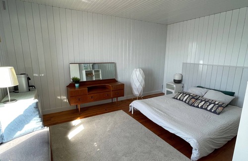 Agon-Coutainville Bed & Breakfast | Chambre à Louer, les Pieds Presque Dans le Sable!