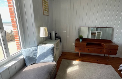 Agon-Coutainville Bed & Breakfast | Chambre à Louer, les Pieds Presque Dans le Sable!