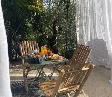 Souvigny Bed & Breakfast | Chambre élégante avec terrasse