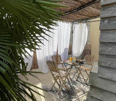 Souvigny Bed & Breakfast | Chambre élégante avec terrasse