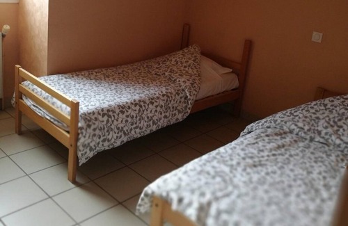 Pailherols House | Chambre 5-Twin room-Private Bathroom-Garden view