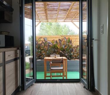 Villeneuve-les-Beziers Apartment | Chambre aménagé en studio