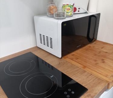 Villeneuve-les-Beziers Apartment | Chambre aménagé en studio