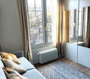 Rueil-Malmaison House | Chambre avec mezzanine dans une maison d'artiste