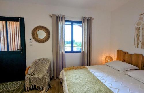 Faverolles Bed & Breakfast | Chambre Bohème avec piscine chauffée et Wi-Fi gratuit - FR-1-591-704